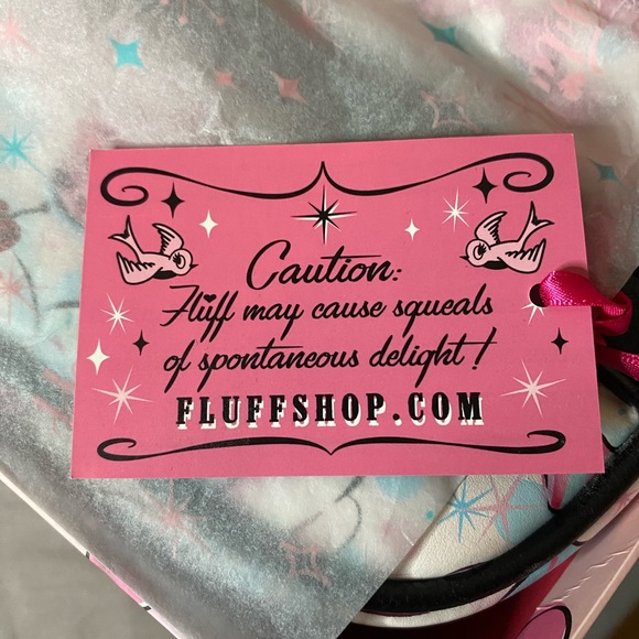 Miss Fluff Cosmetic case - brand new still in box - Picture 2 of 3